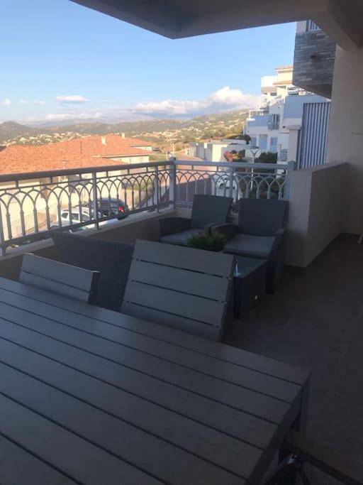 Appart Avec Terrasse Vue Sur Mer Exceptionnelle LʼÎle-Rousse Exterior foto